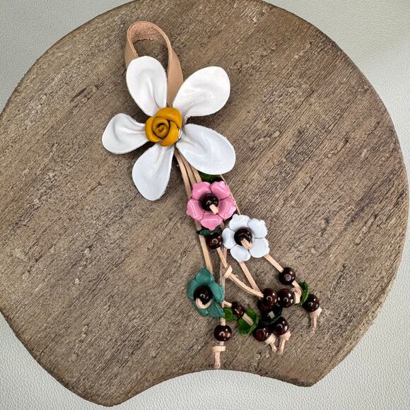 Daisy Flower Leather Bag Charm Genuine Leather Purse Crossbody Keychain NEW - Picture 3 of 7